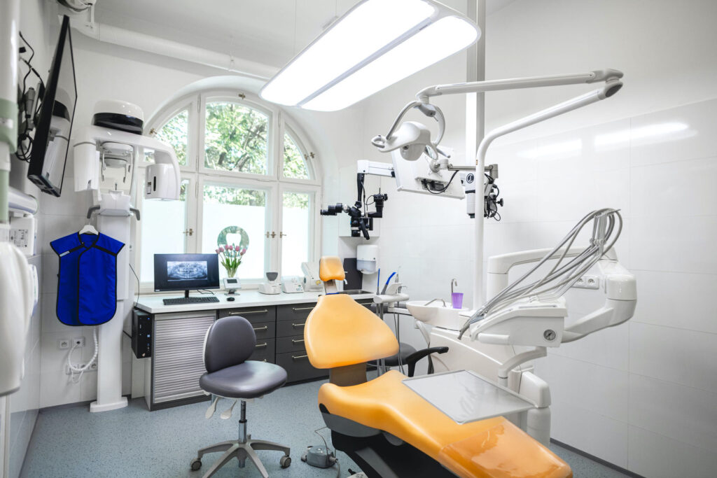 Recepce zubní ordinace DentalSuite v Karlíně